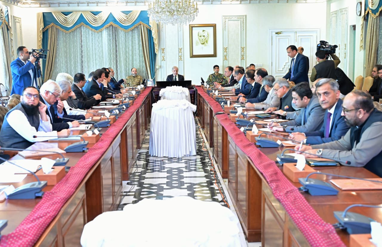 Pakistan PM Sharif orders crackdown on petrol hoarding, calls for real-time stock monitoring